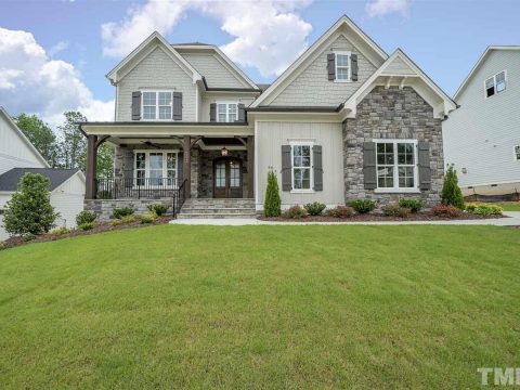 Luxury house Floor Plan with Open Concept and 3-Car Garage