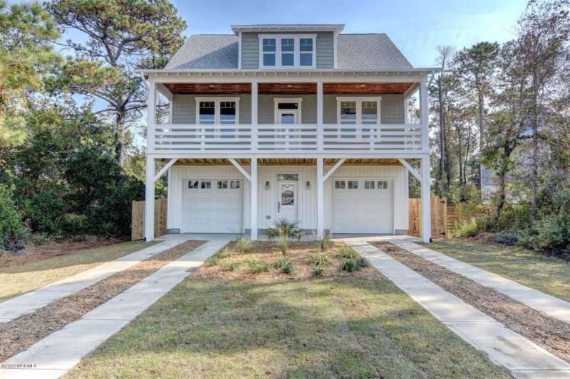 Modern Beach house Floor Plan with 4 Beds and Garage