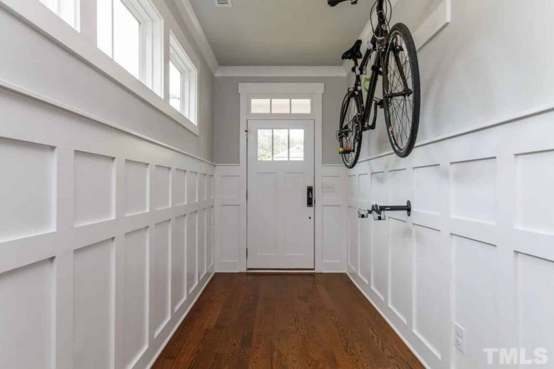 Modern Craftsman house Plan: Stunning Architecture & Floor Design