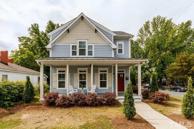 Modern Craftsman house Plan: Stunning Architecture & Floor Design