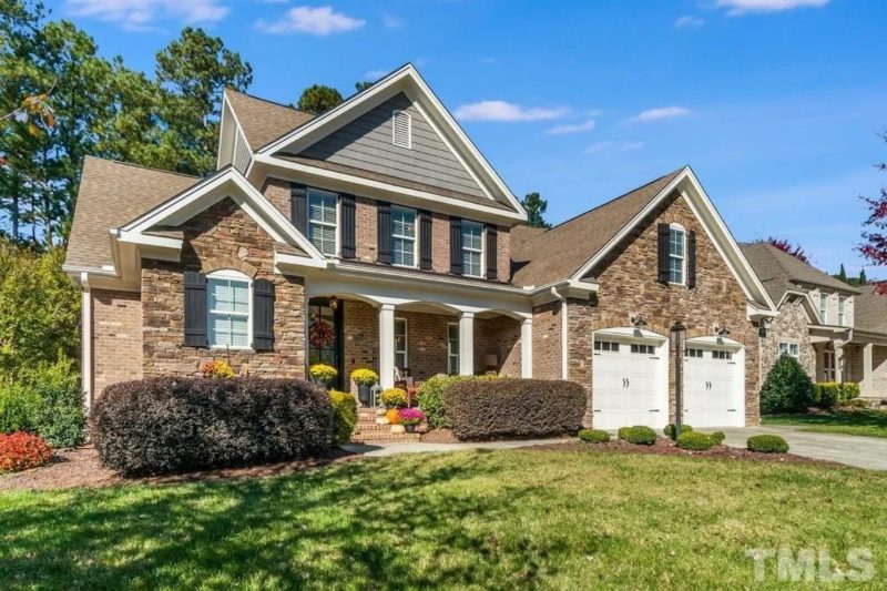 Modern Craftsman house Plan with 4 Bedrooms and Open Designs
