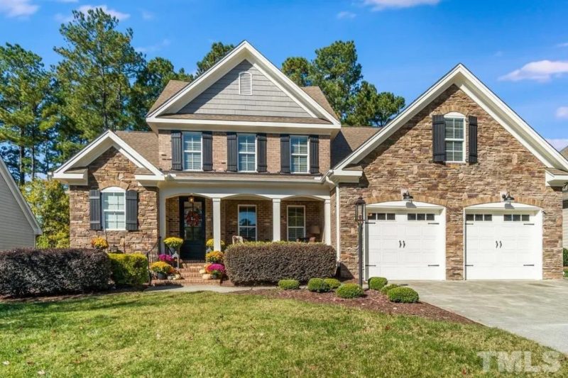 Modern Craftsman house Plan with 4 Bedrooms and Open Designs