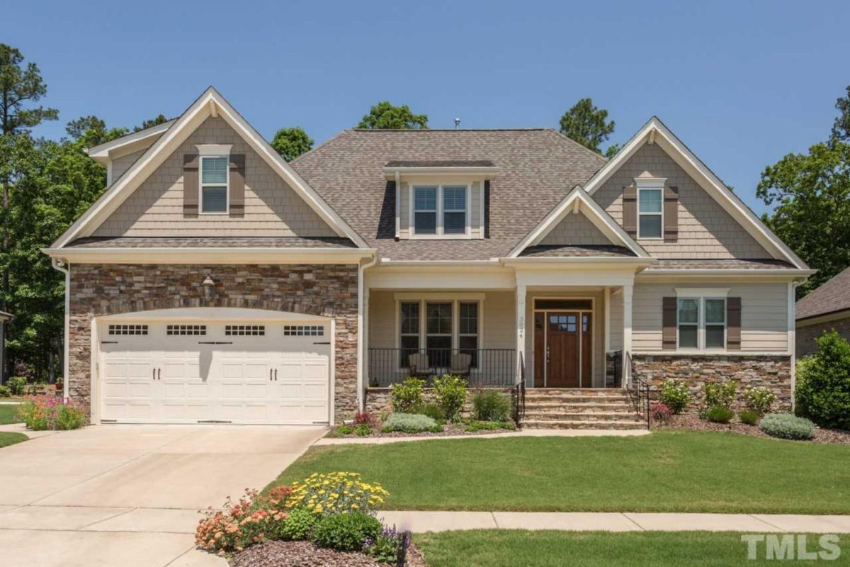Modern Craftsman house Plan with Spacious Living Designs