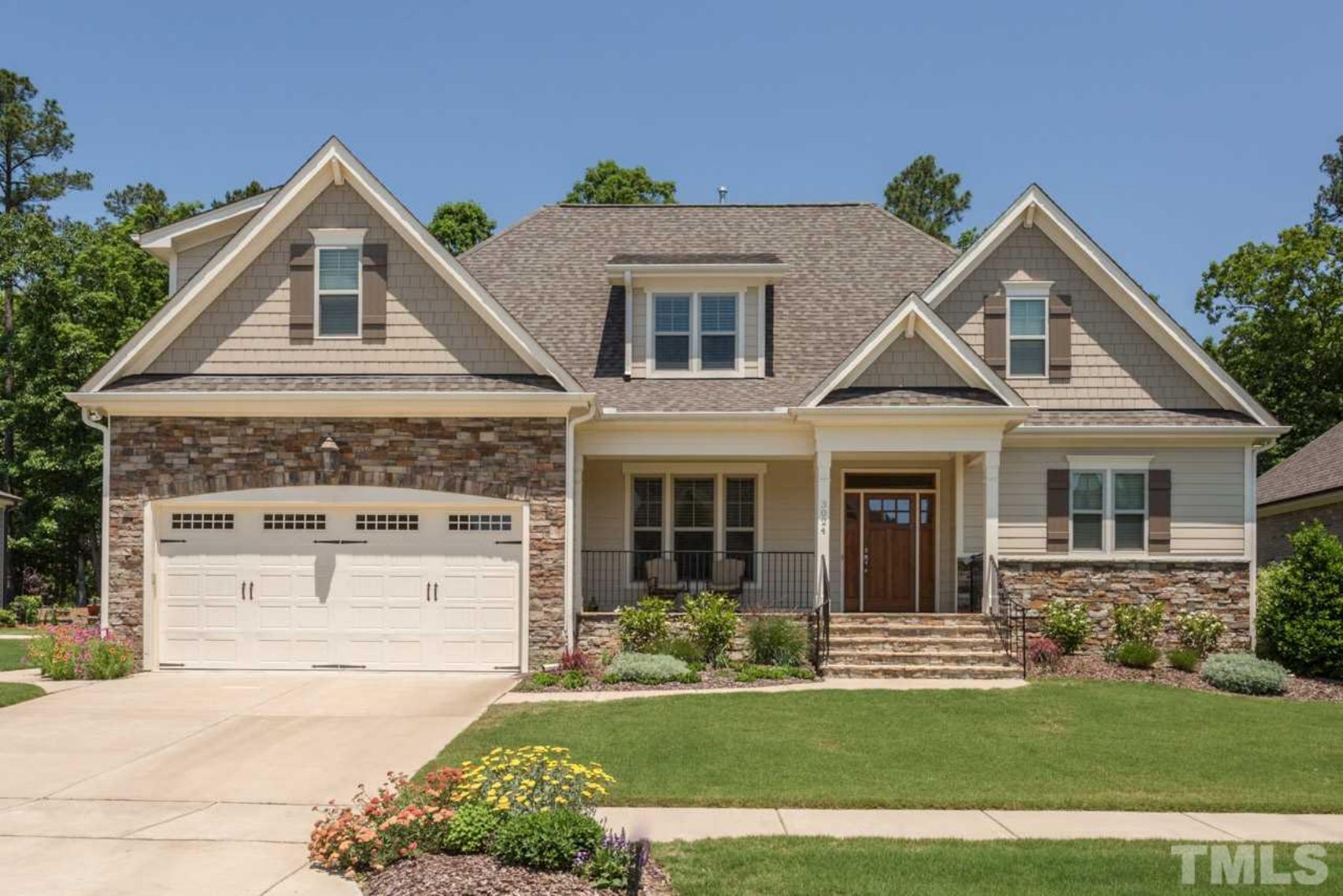 Modern Craftsman house Plan with Spacious Living Designs