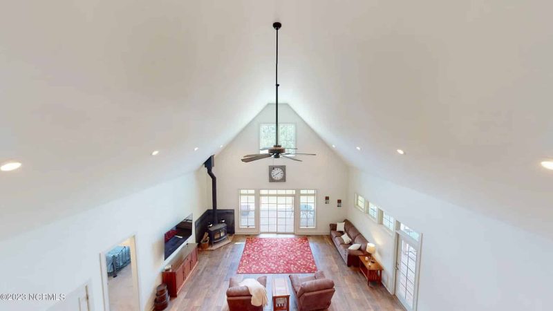Modern house Floor Plan: Custom Blueprint with 1.5 Stories