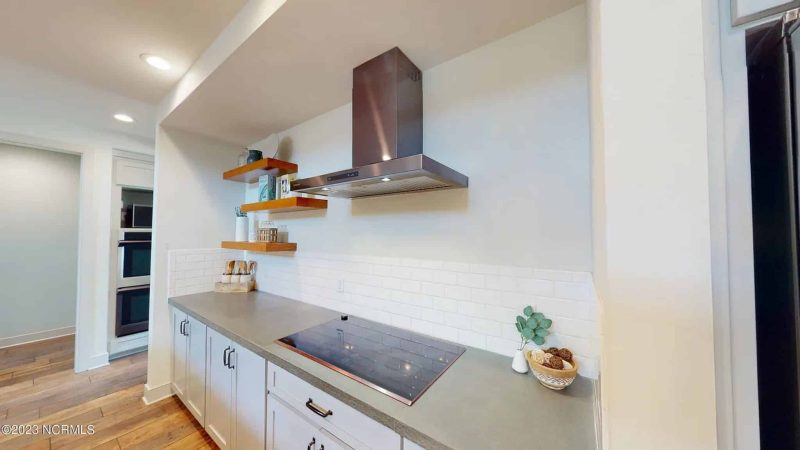 Modern house Floor Plan: Custom Blueprint with 1.5 Stories