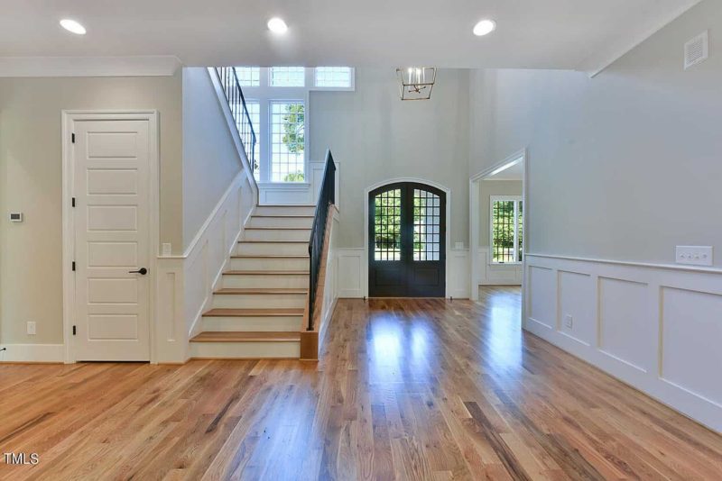 Modern house Floor Plan with 2 Floors, 5 Beds, and Open Layout