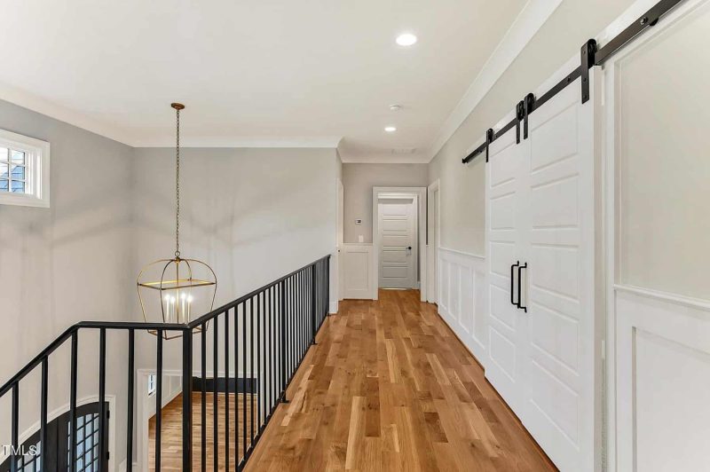 Modern house Floor Plan with 2 Floors, 5 Beds, and Open Layout