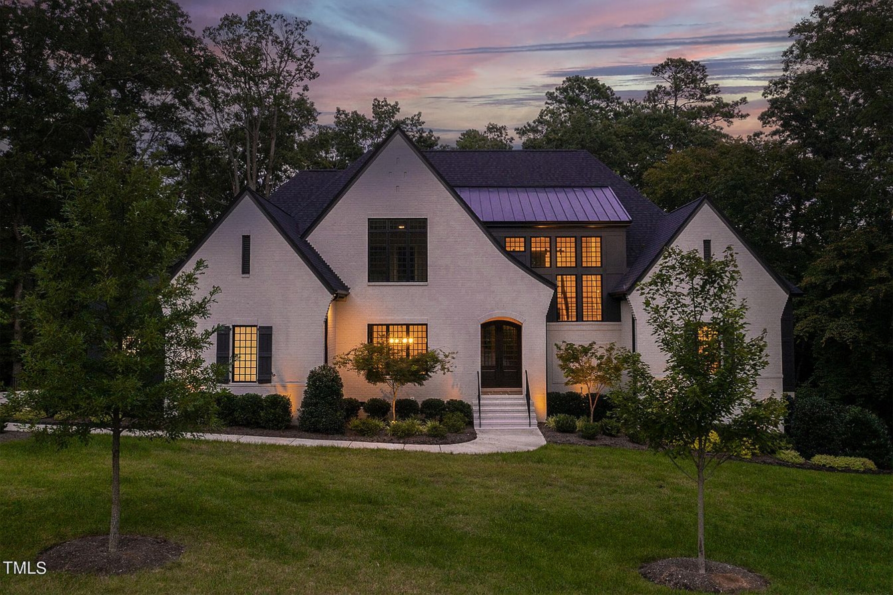 Modern Home Floor Plan with 2 Floors,5 Beds,and Open Layout