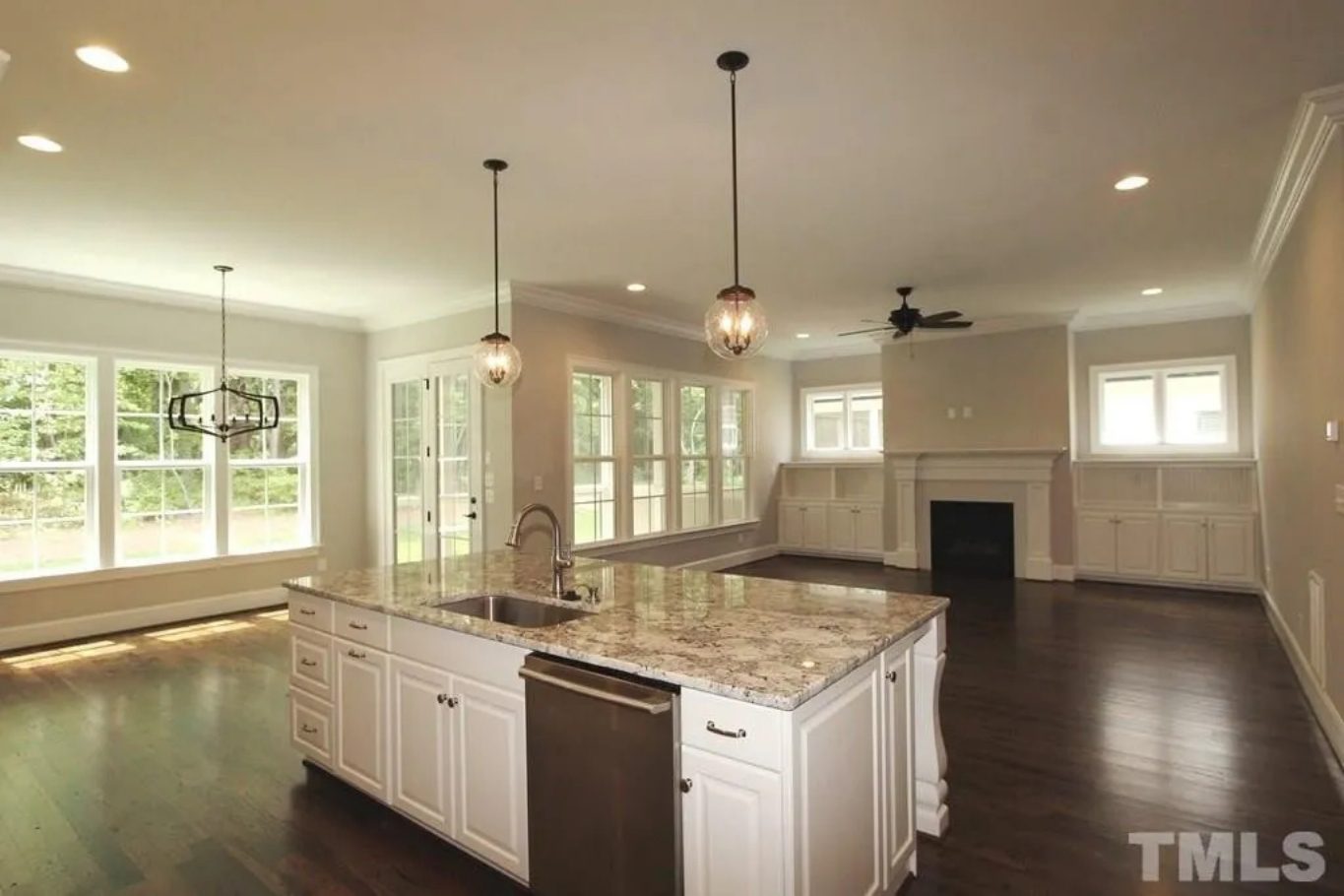 Modern house Floor Plan with 4 Bedrooms,CAD Designs & Features