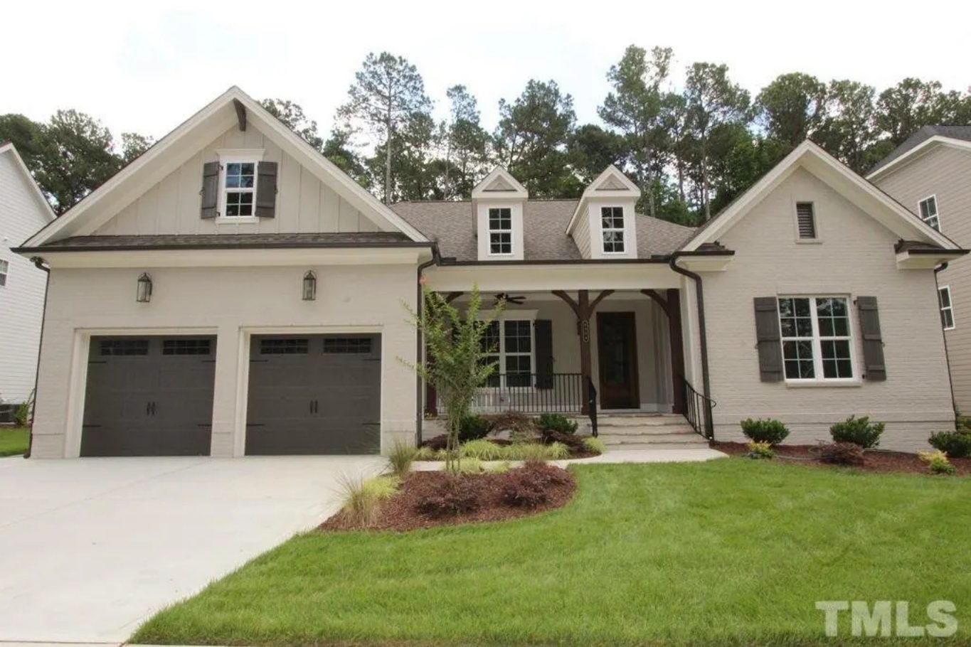 Modern house Floor Plan with 4 Bedrooms,CAD Designs & Features