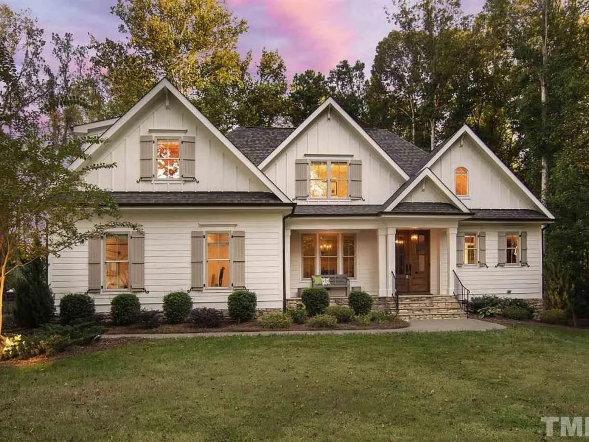 Spacious 4-Bedroom house Plan with Stunning Architectural Designs