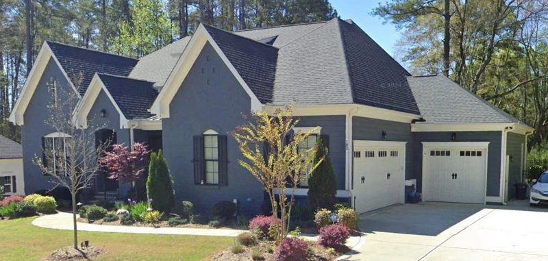 Spacious 5-Bedroom house with a Modern Craftsman Design