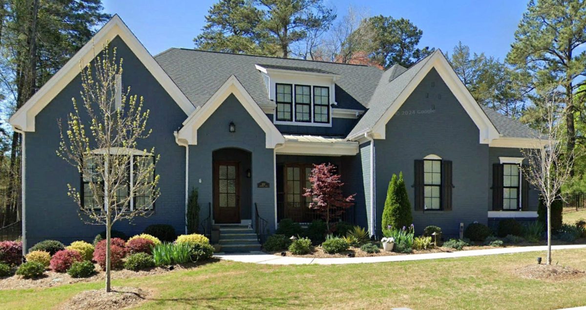 Spacious 5-Bedroom house with a Modern Craftsman Design
