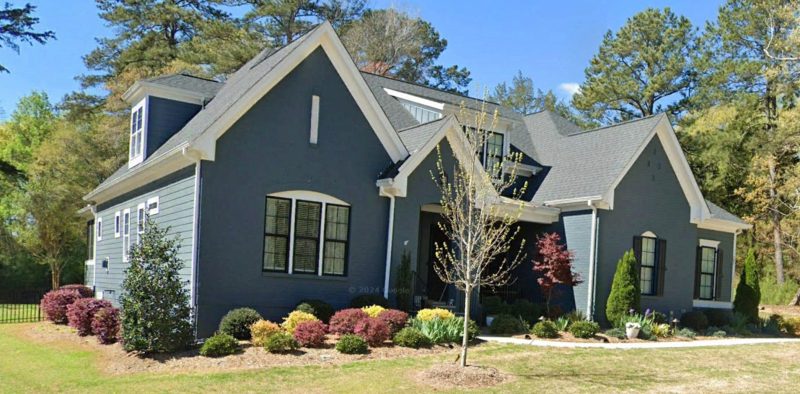 Spacious 5-Bedroom house with a Modern Craftsman Design