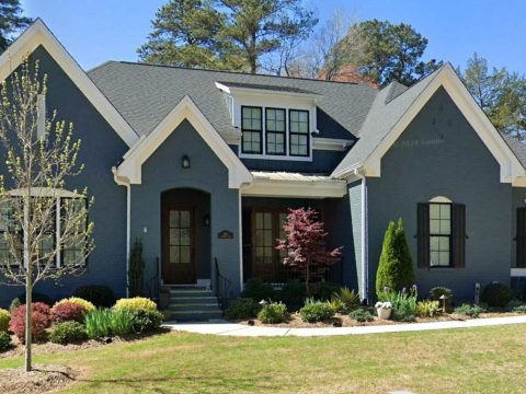 Spacious 5-Bedroom house with a Modern Craftsman Design