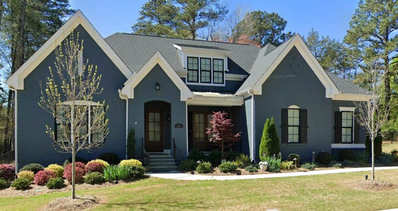 Spacious 5-Bedroom house with a Modern Craftsman Design