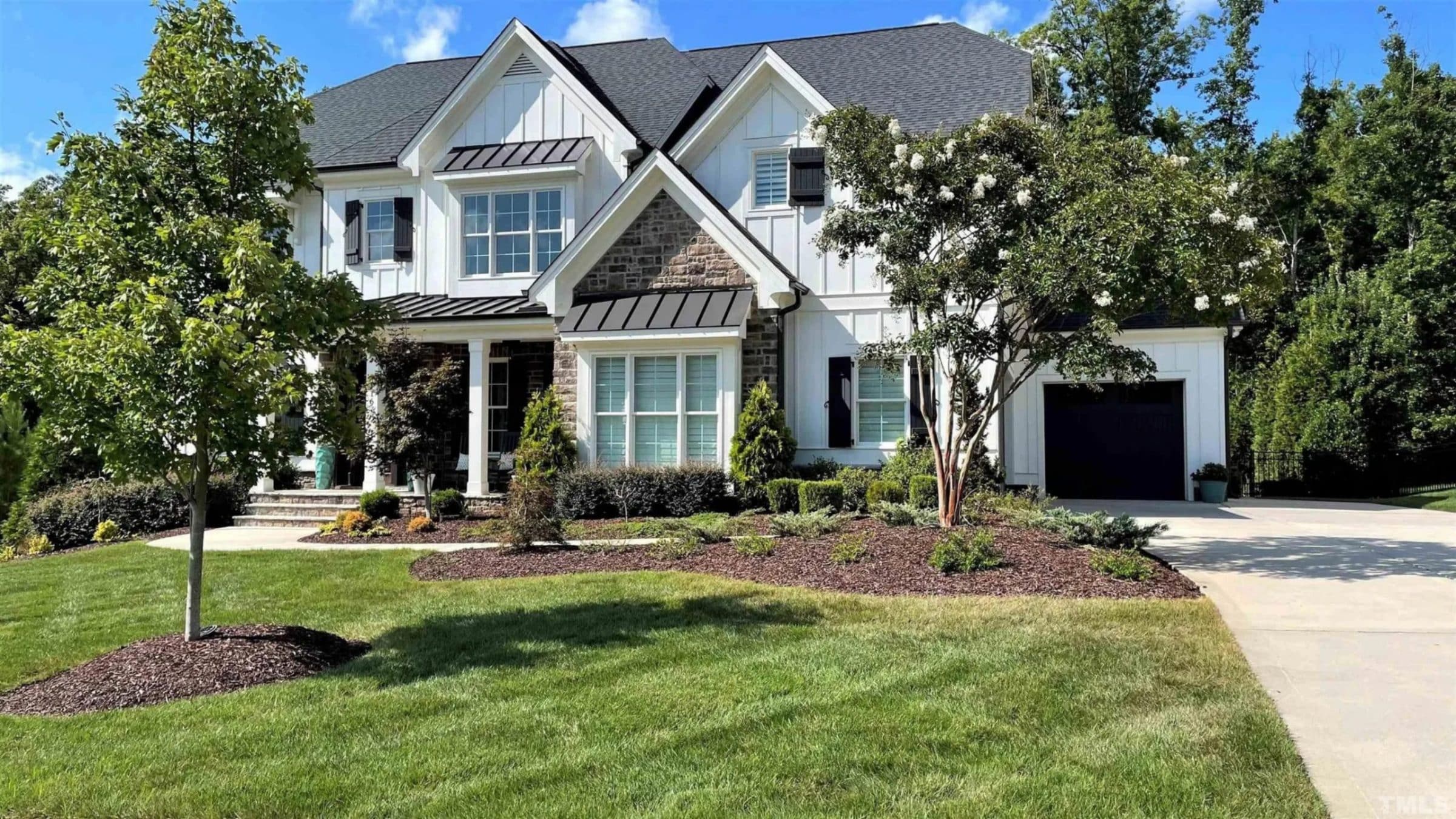 Spacious house Plan with 5 Beds,4.5 Baths,and Modern Blueprint
