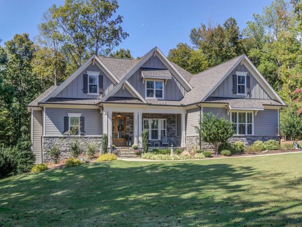 Spacious house Plan with Open Floor Plan and Unique Designs