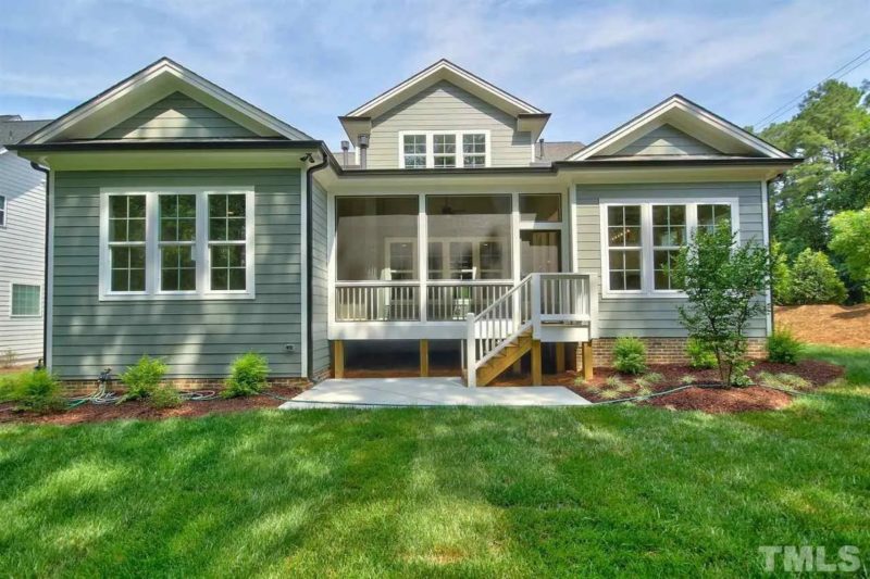 Spacious Traditional Craftsman house Plan with Detailed Blueprint