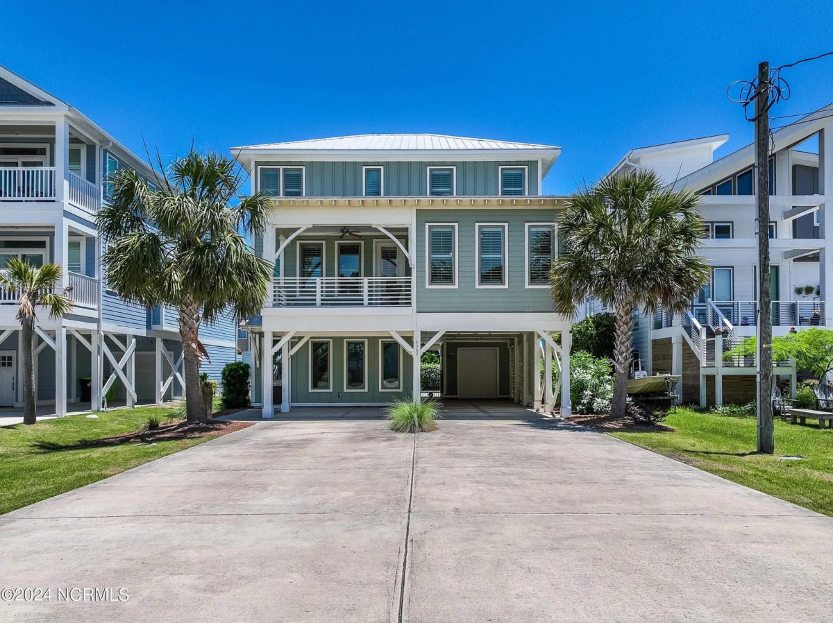 Stunning Coastal house Plan with Modern Features and Blueprint Designs