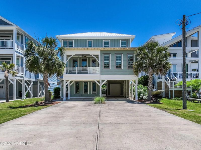 Stunning Coastal house Plan with Modern Features and Blueprint Designs