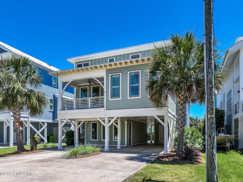 Stunning Coastal house Plan with Modern Features and Blueprint Designs