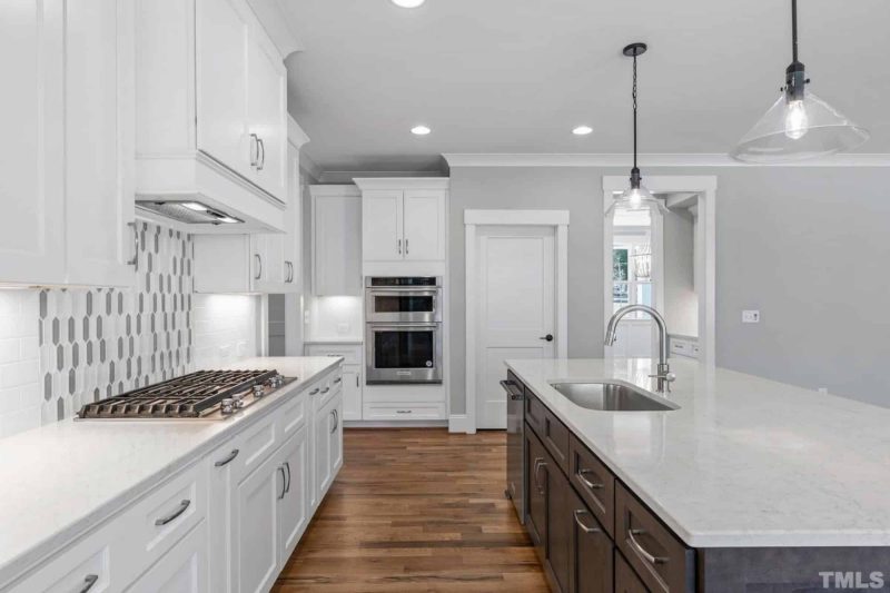 Stunning Traditional Craftsman house Plan with 2 Floors and CAD Designs