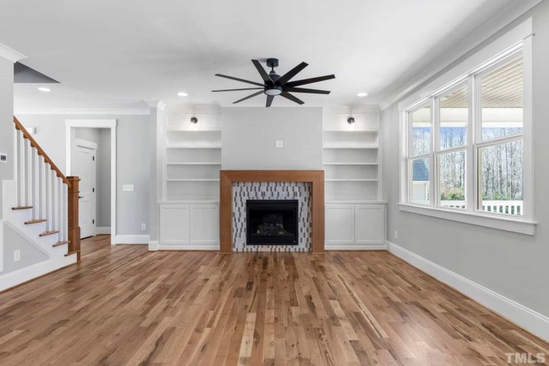 Stunning Traditional Craftsman house Plan with 2 Floors and CAD Designs