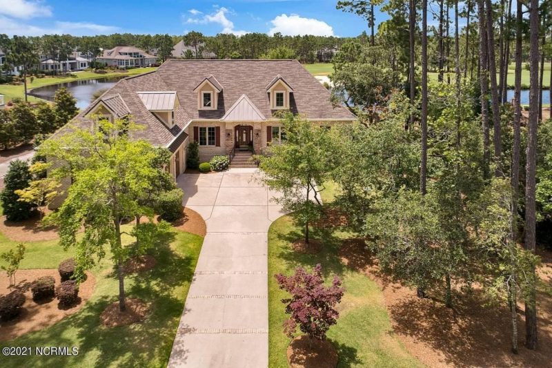 Traditional 4-Bedroom house Plan & Blueprint Designs