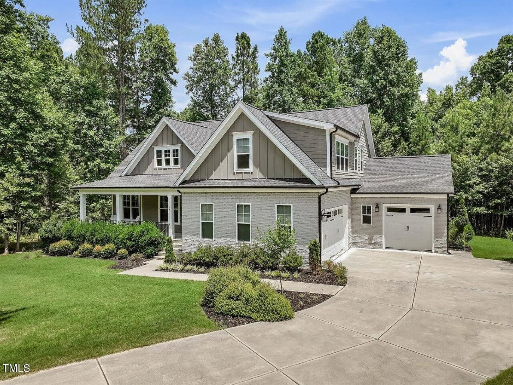 Traditional Craftsman house Plan with 4 Bedrooms and CAD Designs