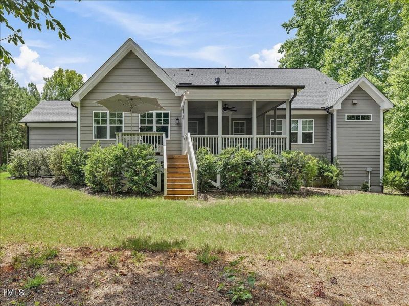 Traditional Craftsman house Plan with 4 Bedrooms and CAD Designs