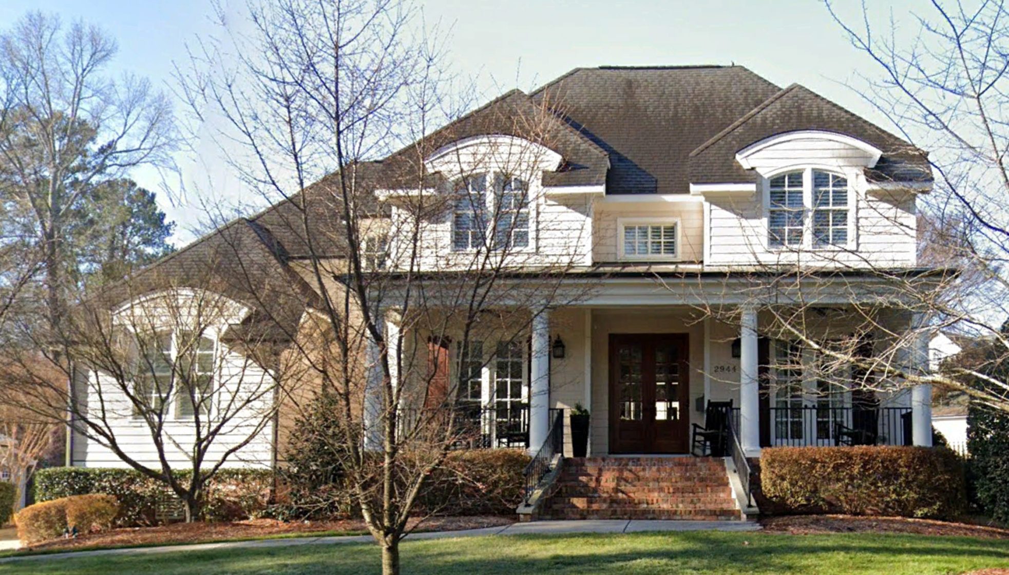 Traditional Craftsman house Plan with 4 Beds,3 Garage Bays,and Vaulted Ceilings
