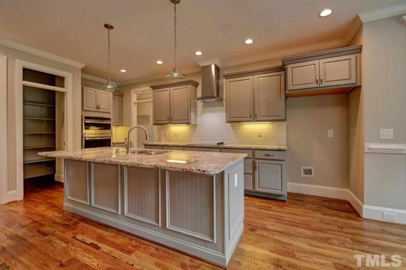 Traditional Craftsman house Plan with Spacious Floor Designs