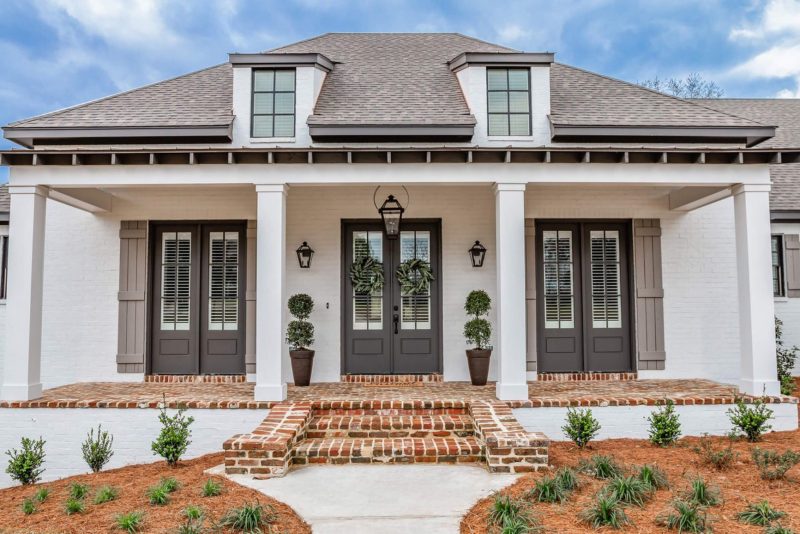 Traditional Southern house Plan with Spacious Floor Designs