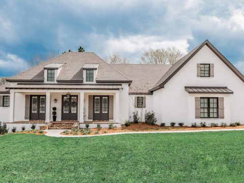 Traditional Southern house Plan with Spacious Floor Designs
