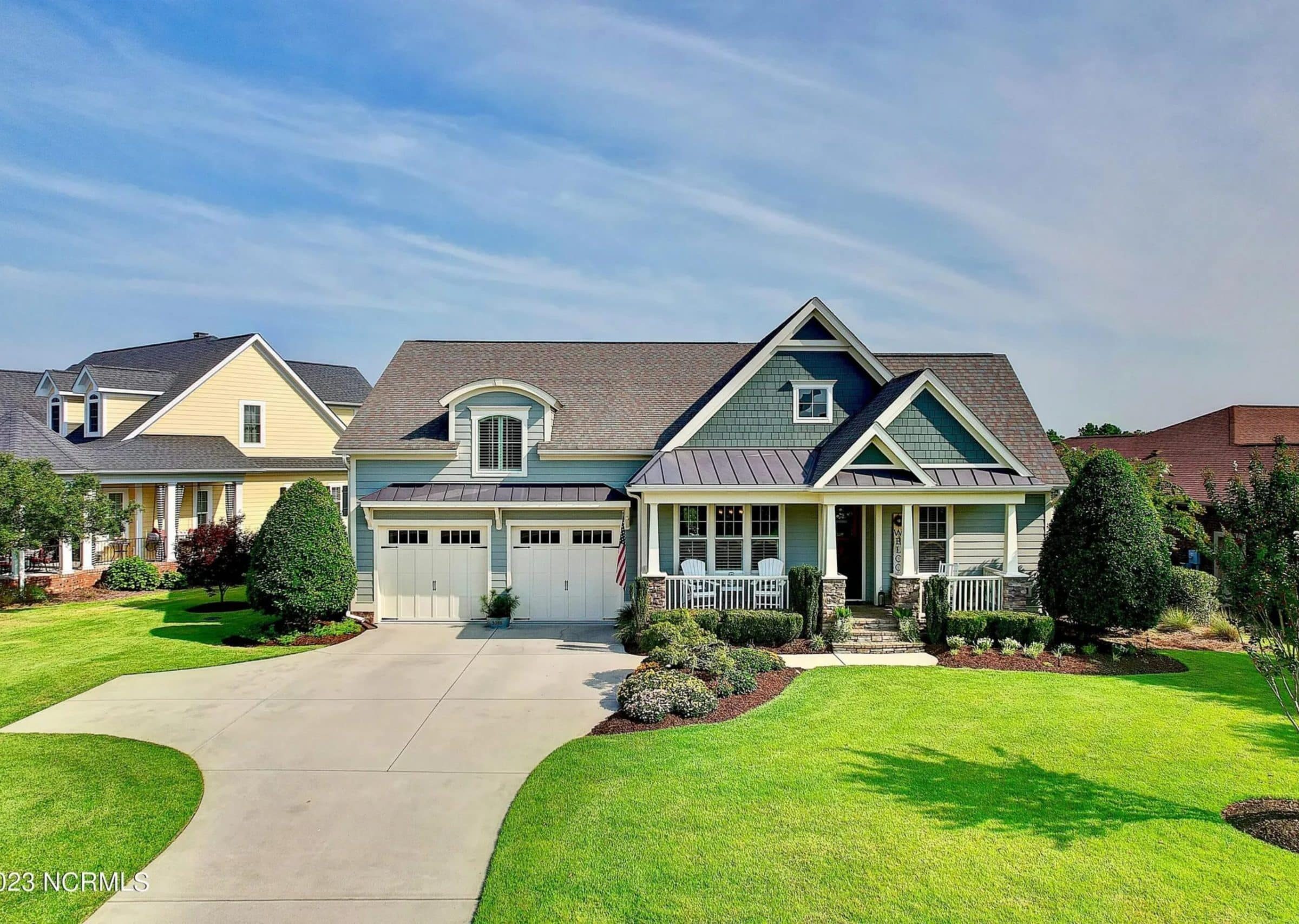 Craftsman house Floor Plan: 3-Bed, 2-Story Blueprint