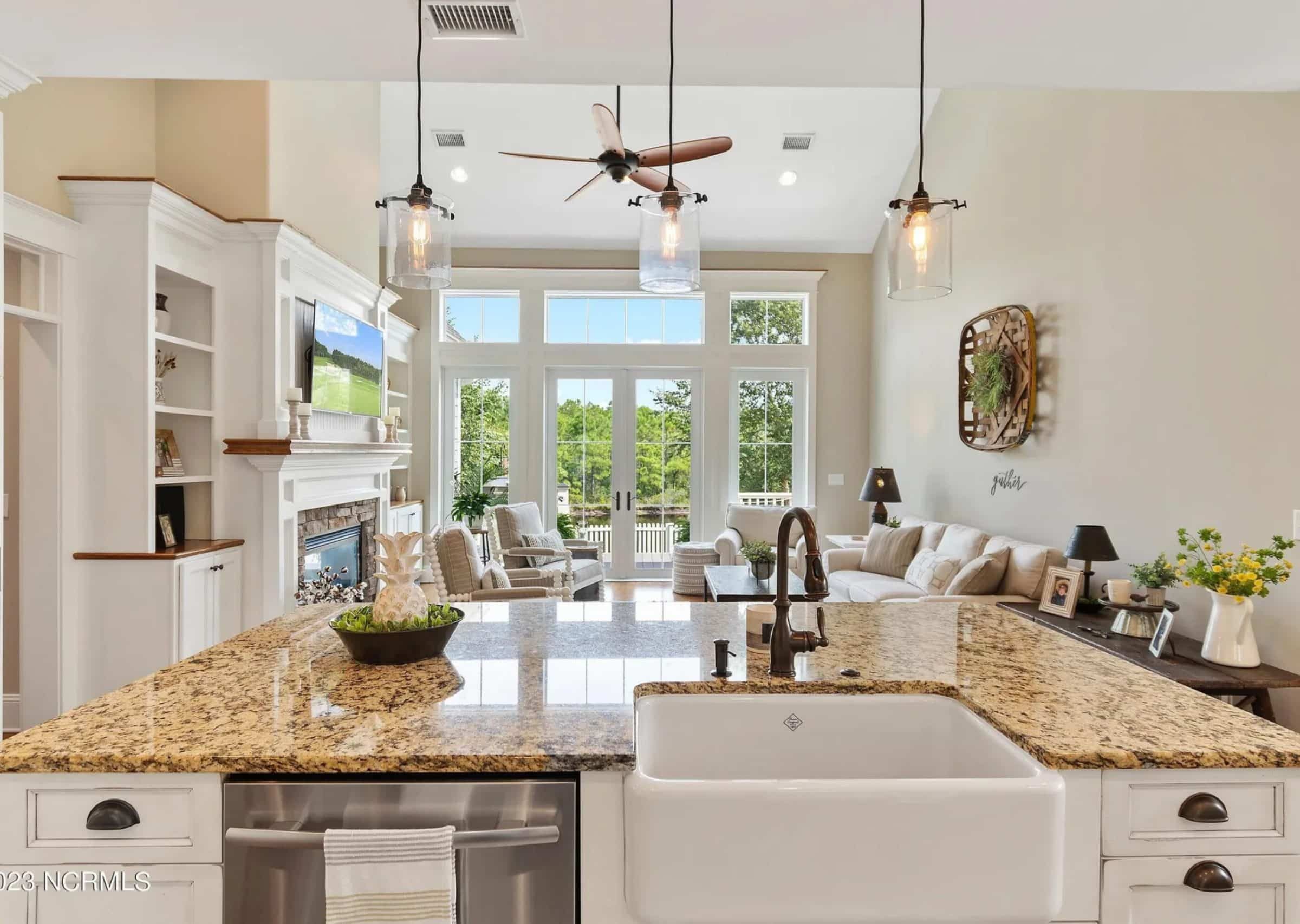 Craftsman house Floor Plan: 3-Bed, 2-Story Blueprint
