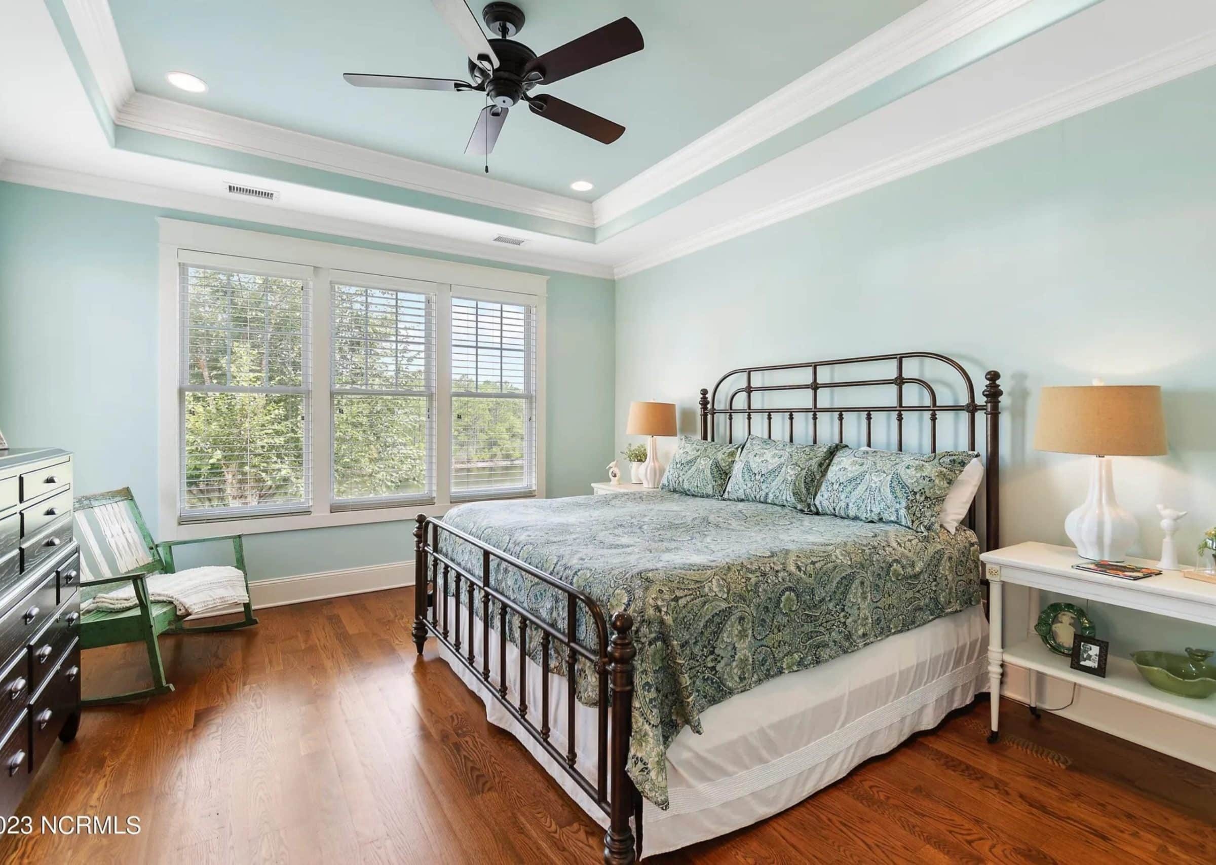 Craftsman house Floor Plan: 3-Bed, 2-Story Blueprint