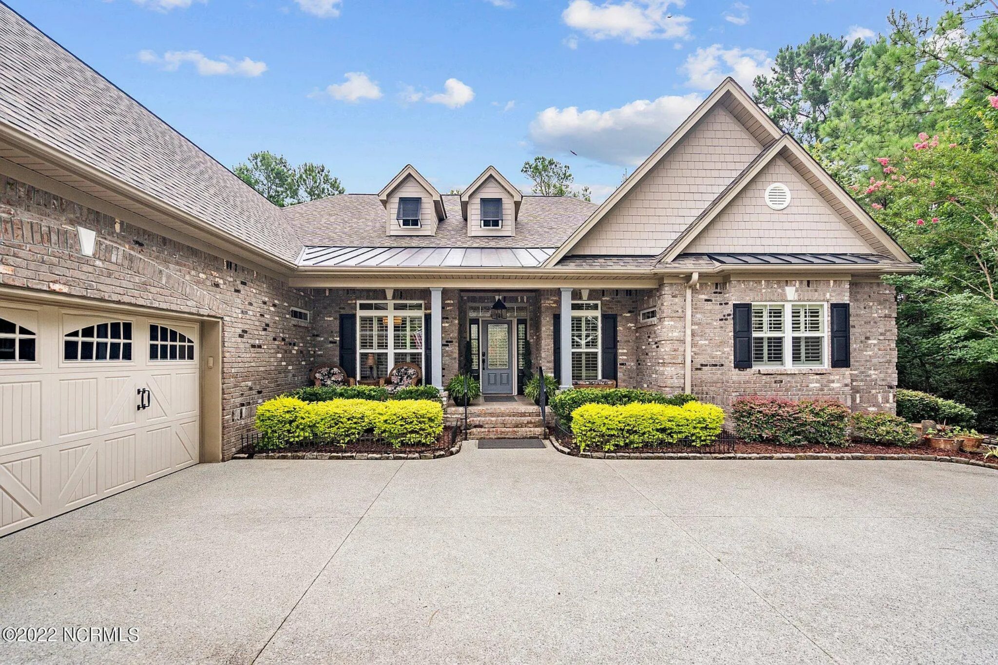 Craftsman house Floor Plan: 4 Bed,3 Bath,2-Story Blueprint