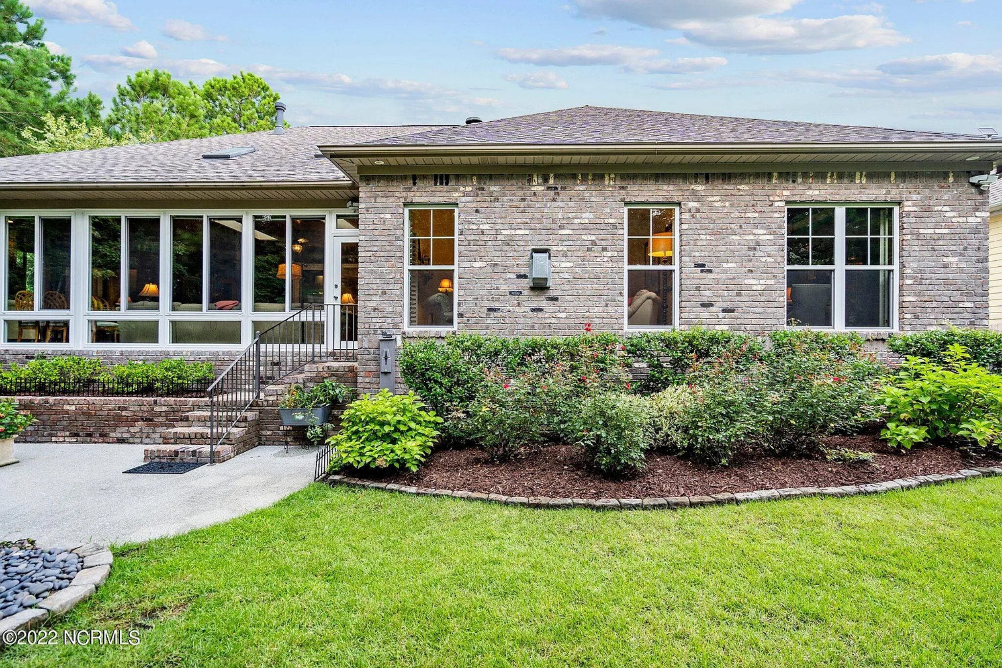 Craftsman house Floor Plan: 4 Bed,3 Bath,2-Story Blueprint