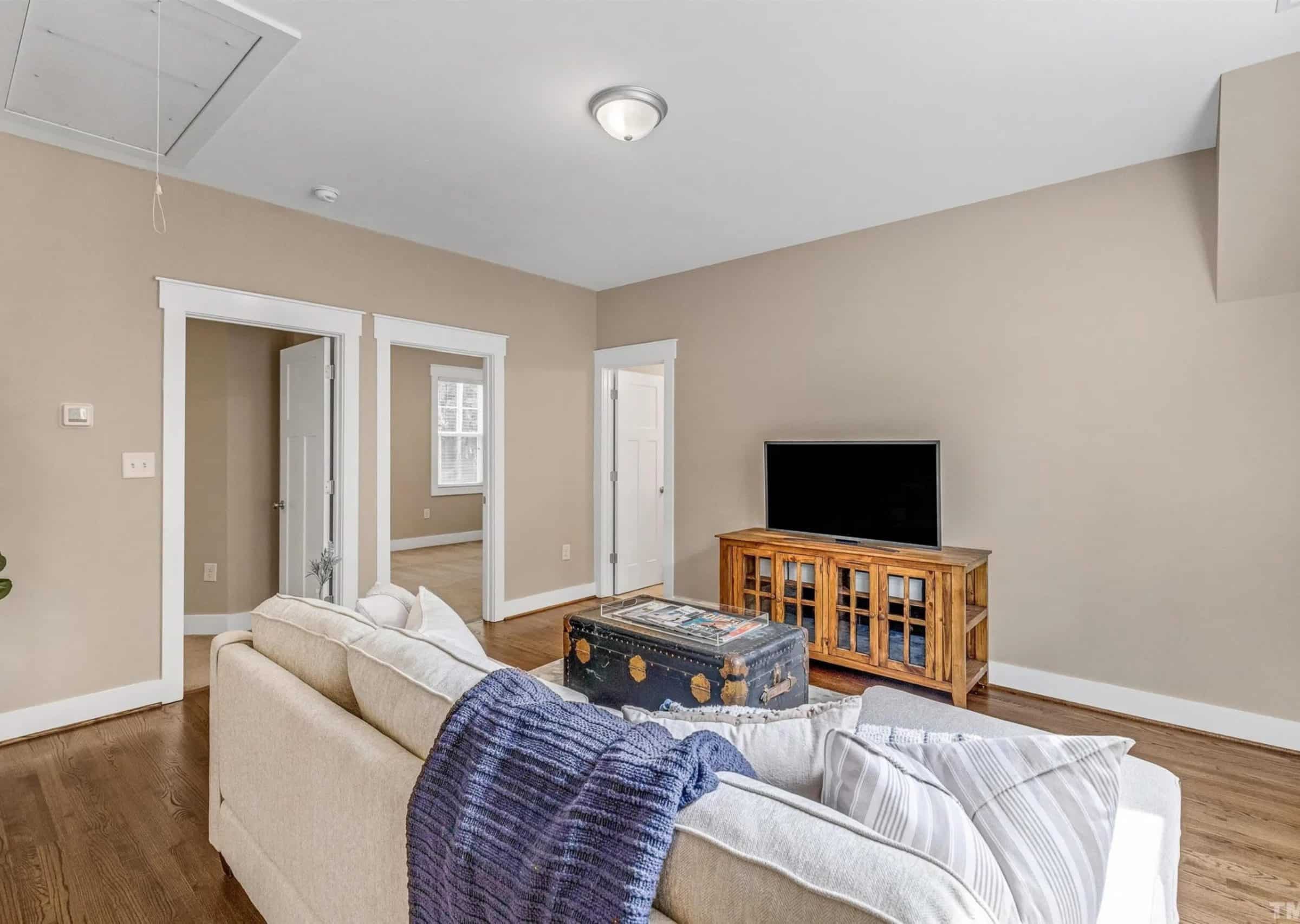 Craftsman house Floor Plan: Spacious Design & Quality Features