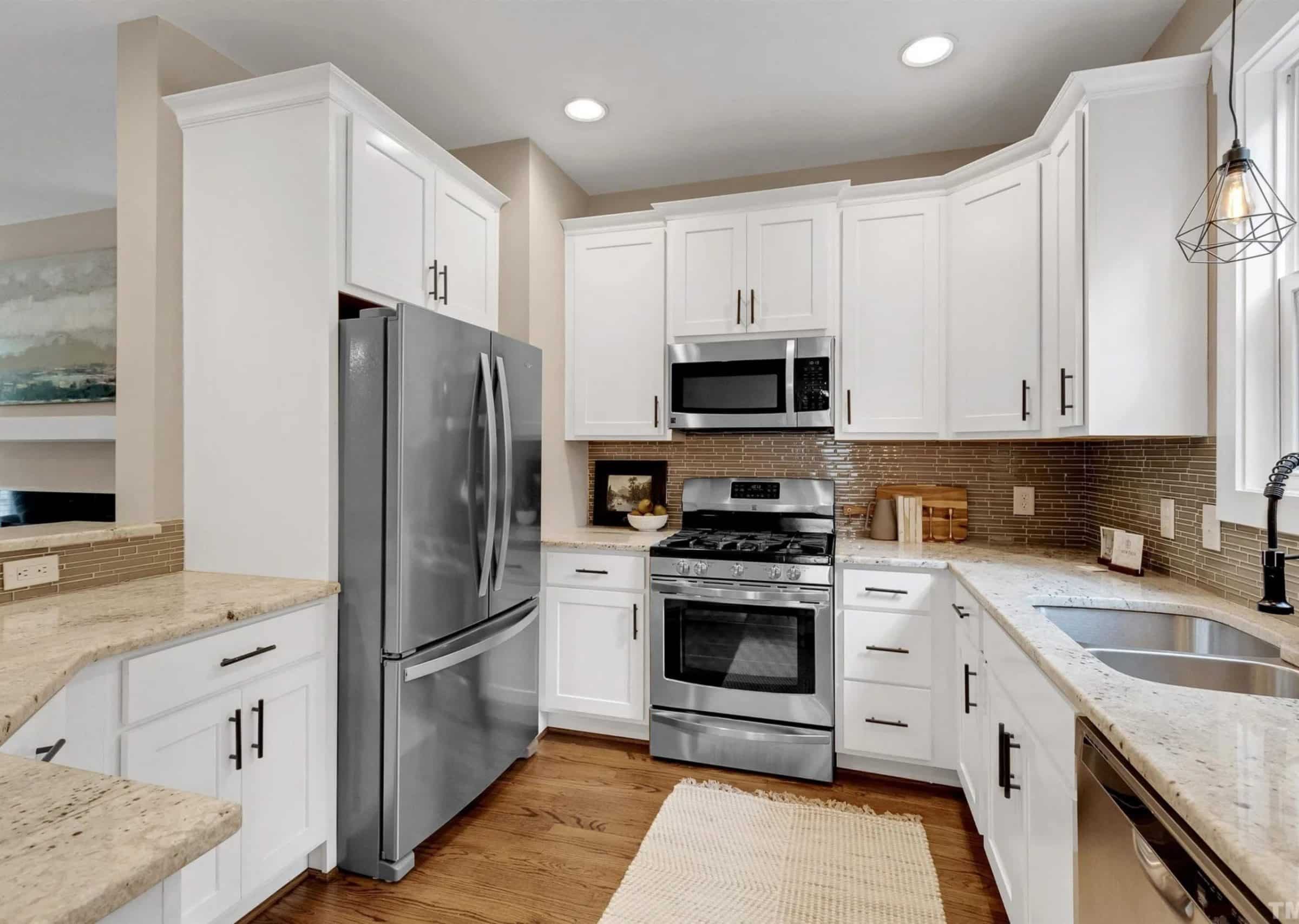 Craftsman house Floor Plan: Spacious Design & Quality Features