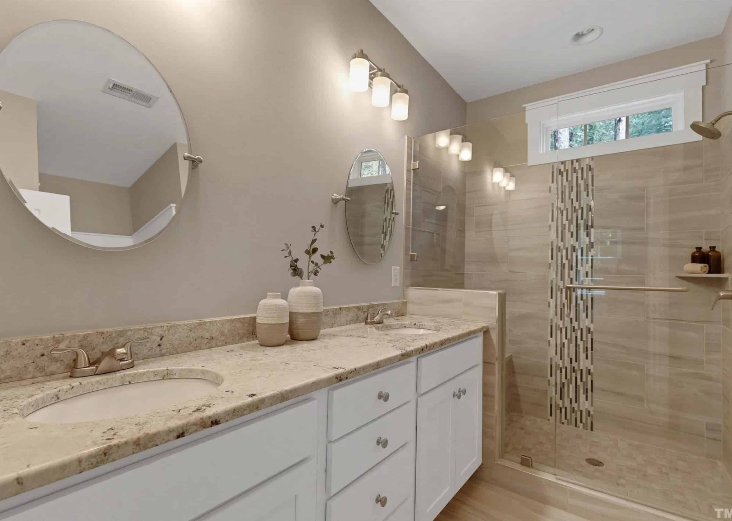 Craftsman house Floor Plan: Spacious Design & Quality Features