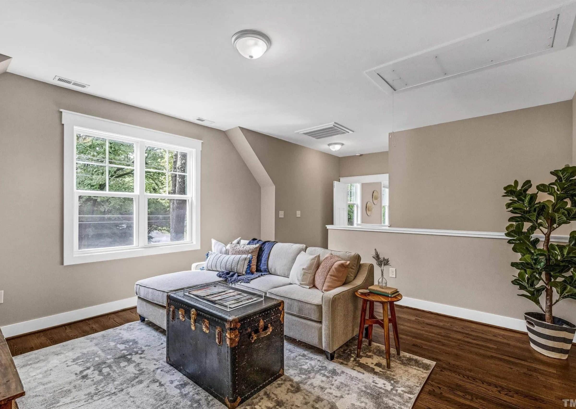 Craftsman house Floor Plan: Spacious Design & Quality Features