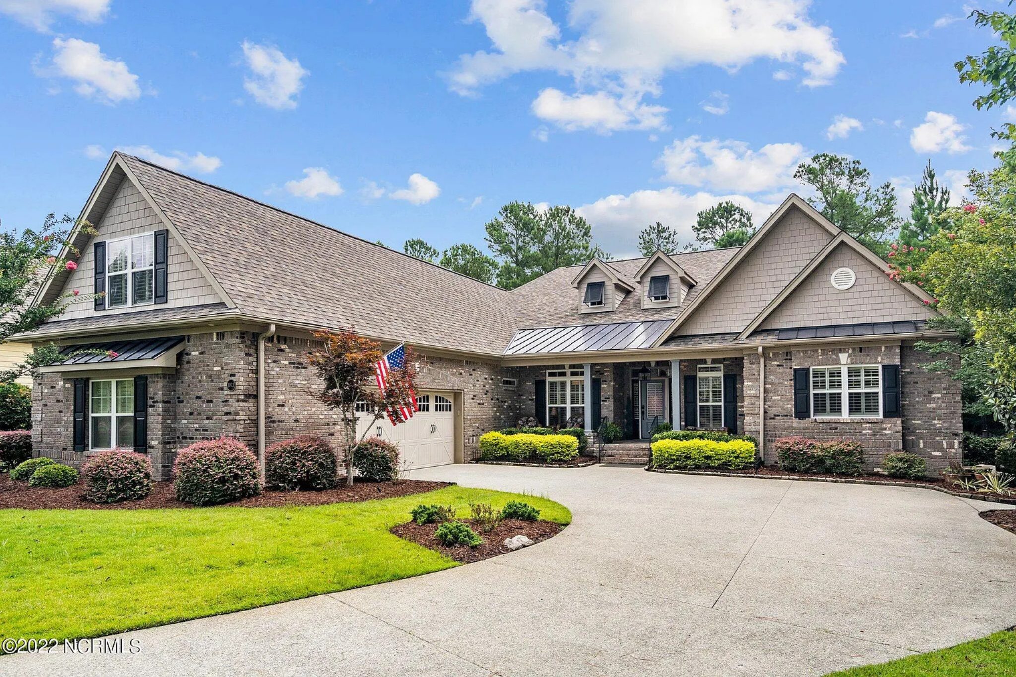 Craftsman house Floor Plan: 4 Bed,3 Bath,2-Story Blueprint
