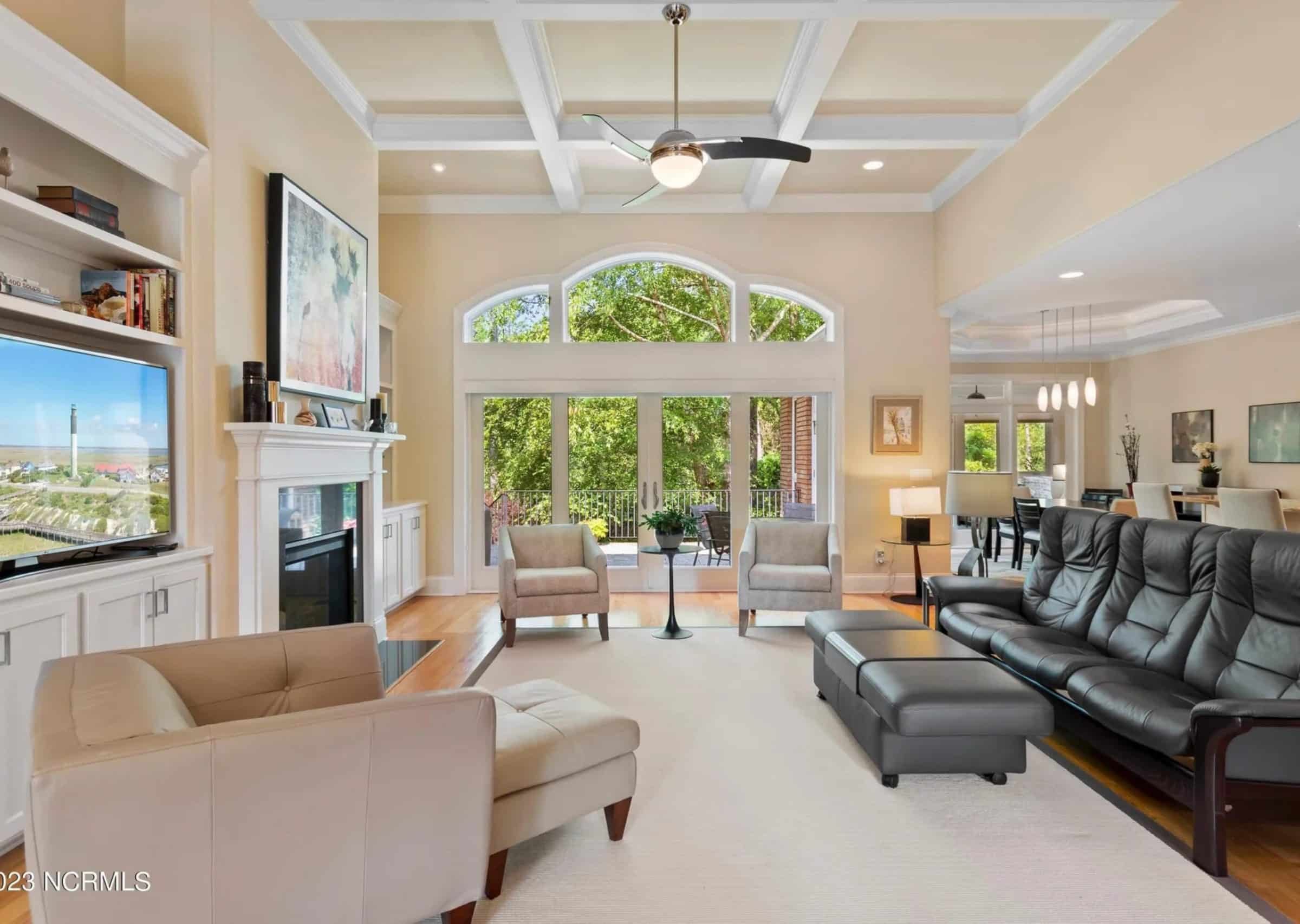 Expansive house Plan with CAD Blueprints & Stylish Design