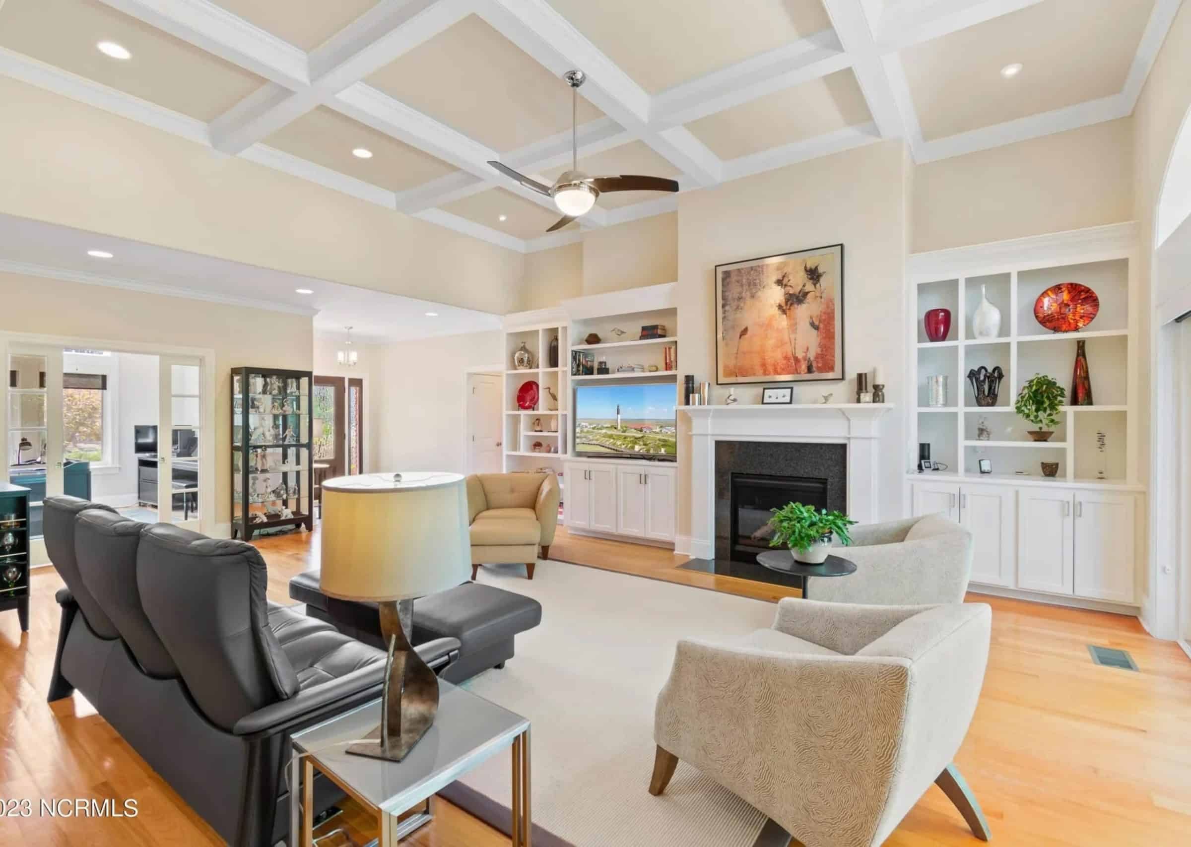 Expansive house Plan with CAD Blueprints & Stylish Design