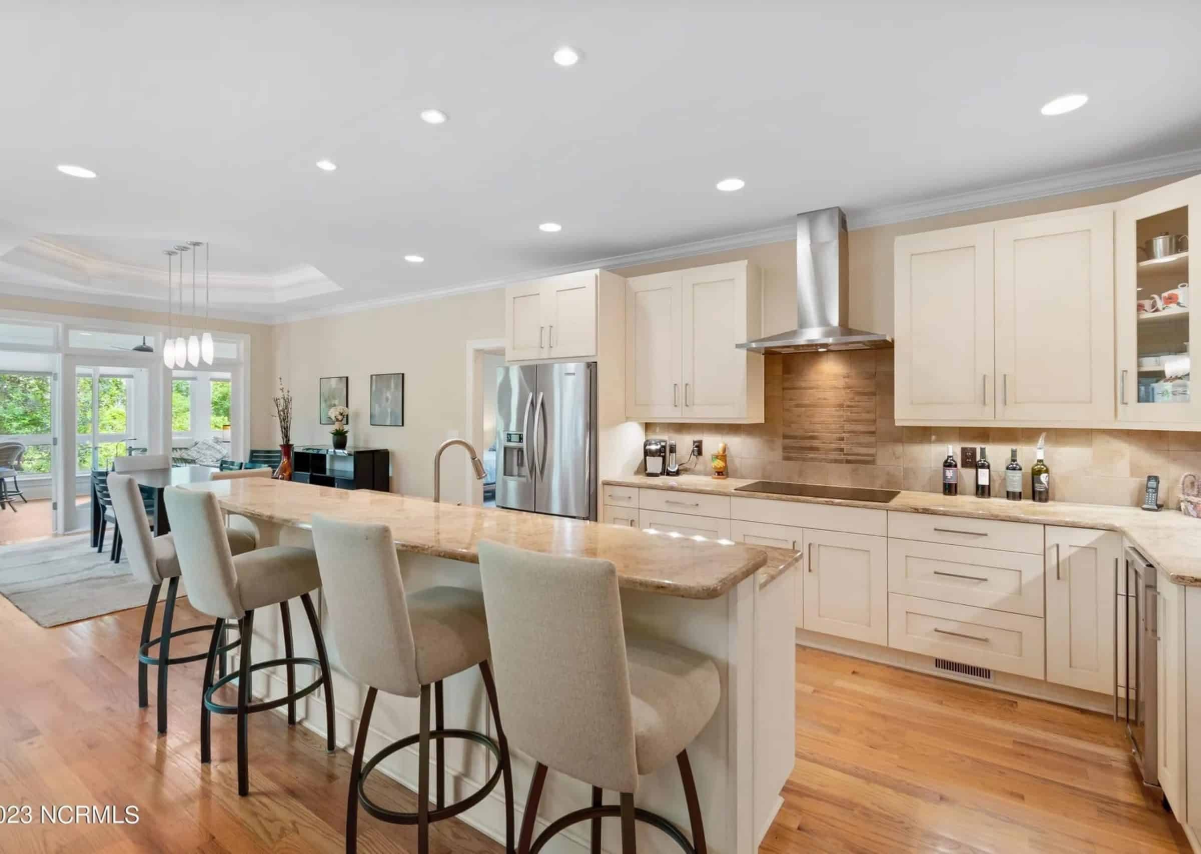 Expansive house Plan with CAD Blueprints & Stylish Design