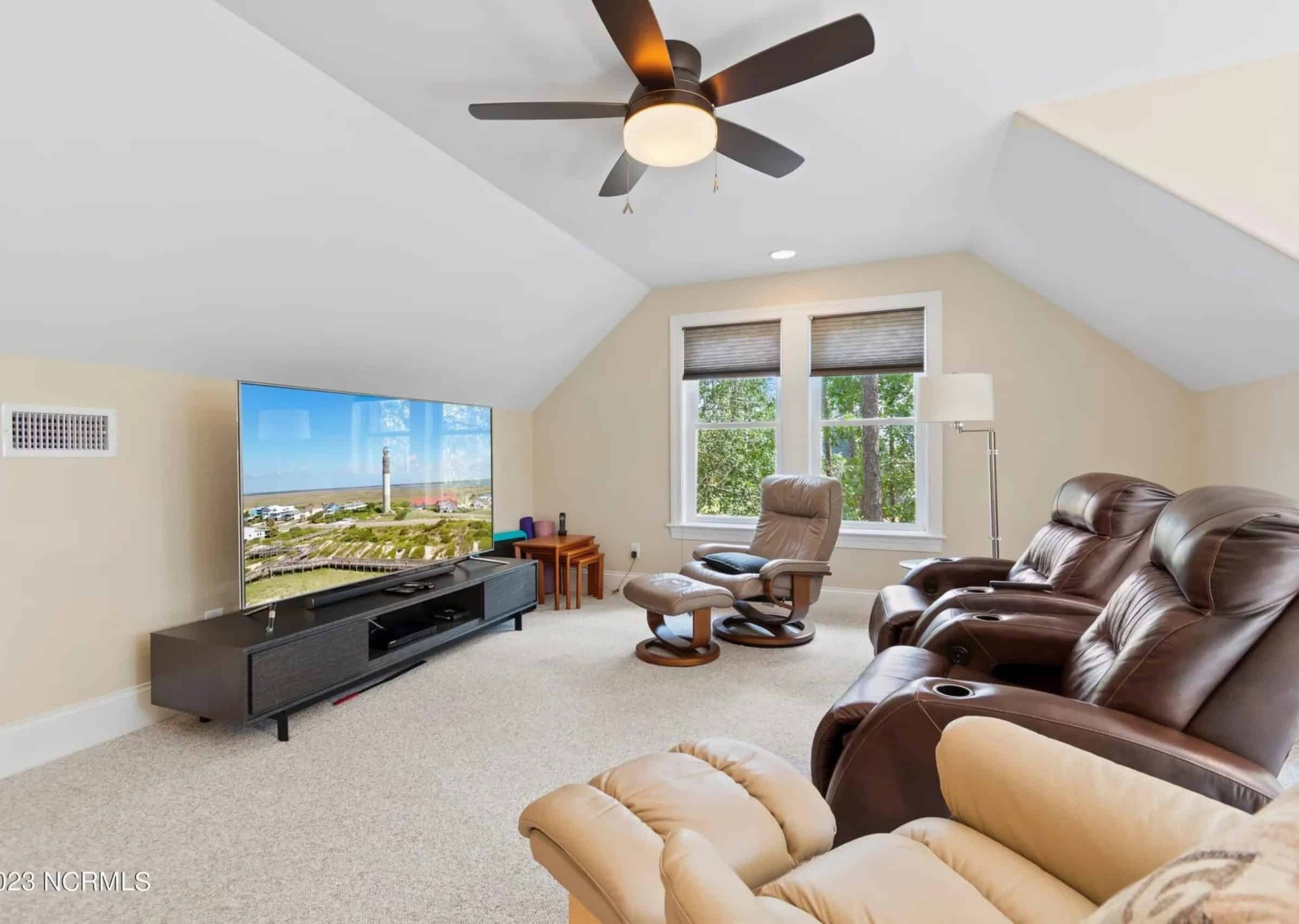 Expansive house Plan with CAD Blueprints & Stylish Design